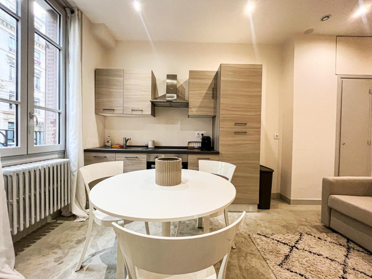 Suite Onyx Lyon Exteriör bild